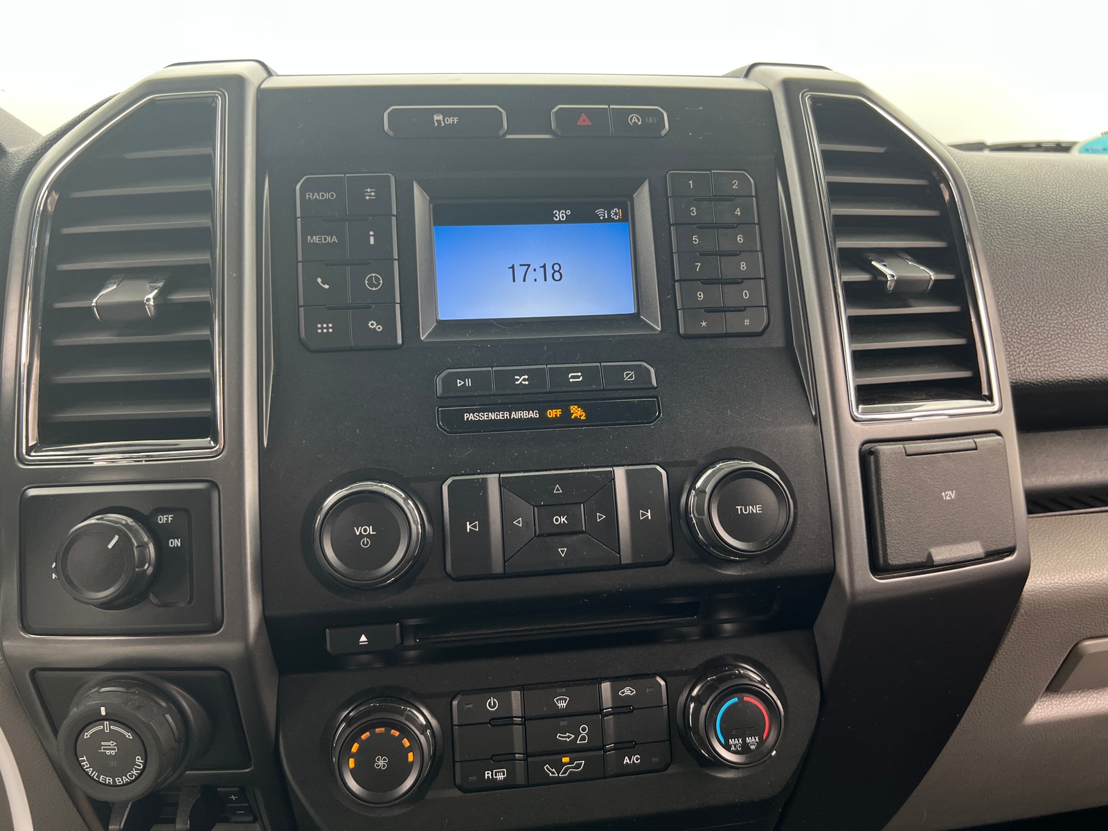 Thumbnail: 2018 Ford Econoline - 4