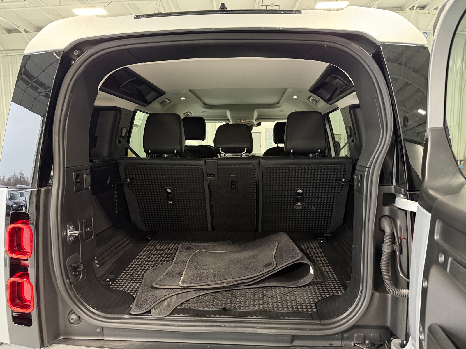 Thumbnail: 2020 Land Rover Defender - 6