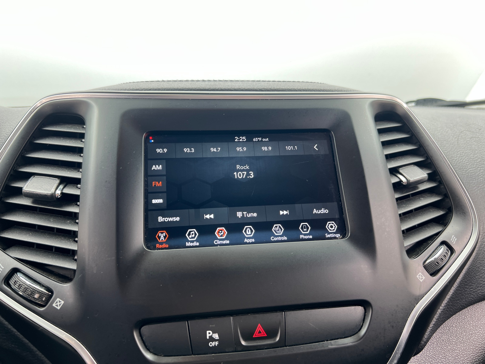 Thumbnail: 2020 Jeep Cherokee - 4