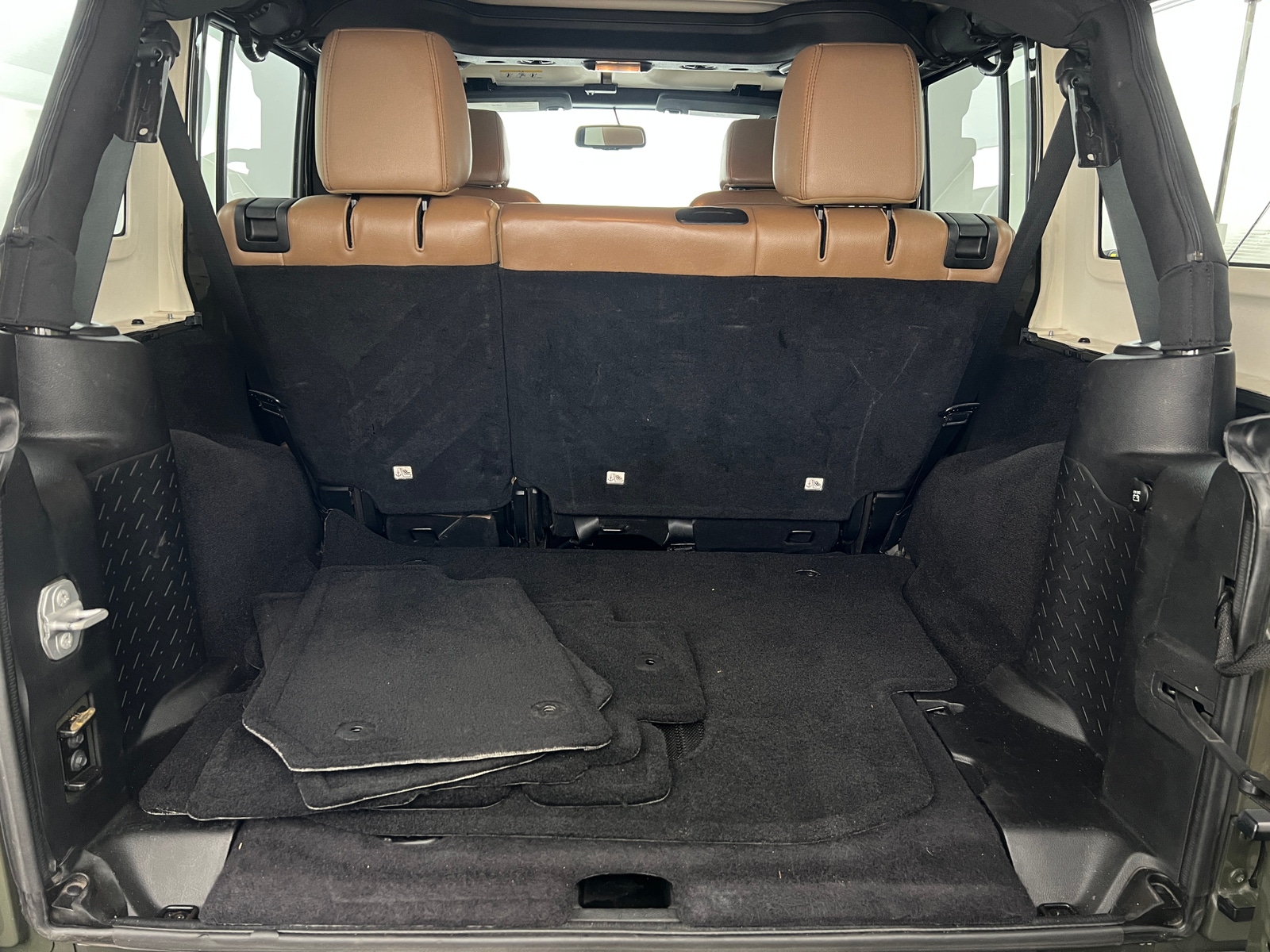 Thumbnail: 2015 Jeep Wrangler - 6