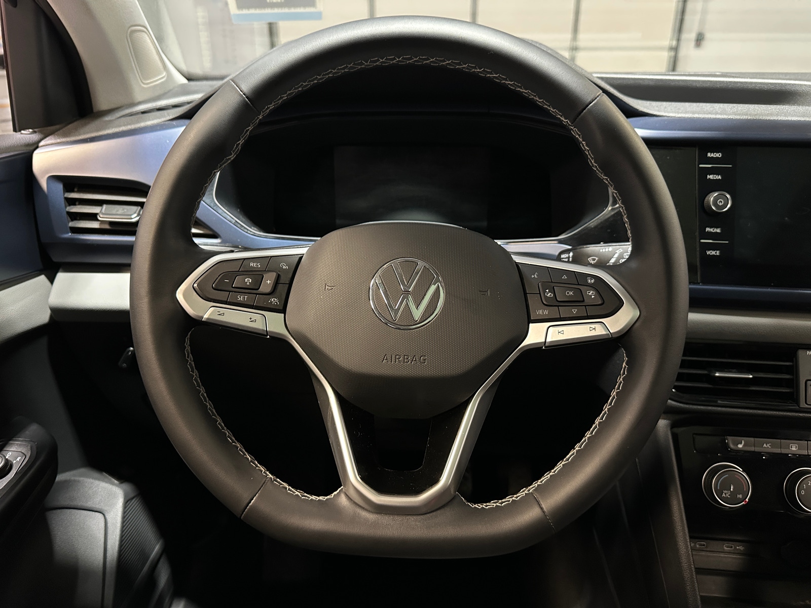 Thumbnail: 2023 Volkswagen Taos - 5