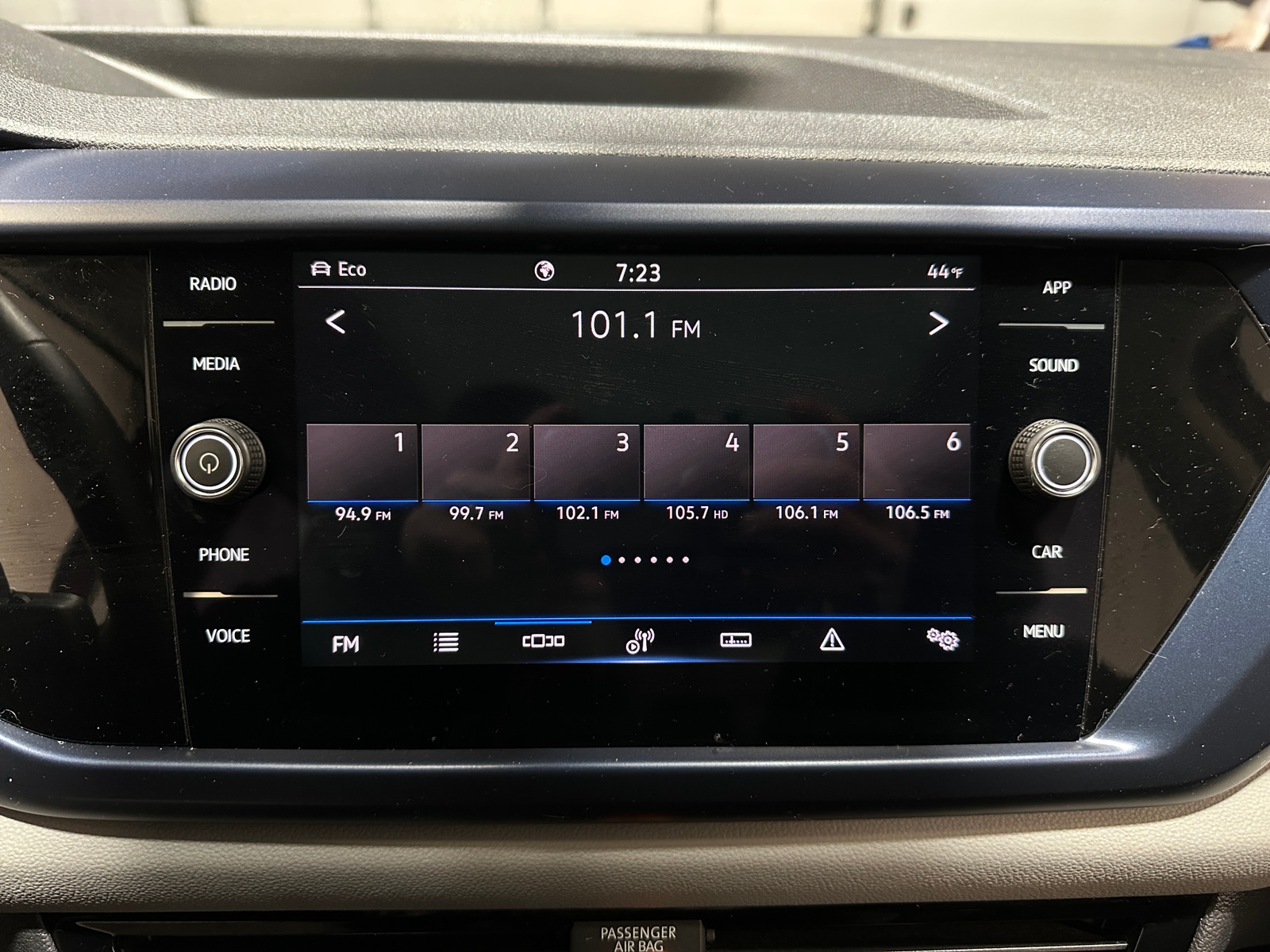 Thumbnail: 2023 Volkswagen Taos - 4