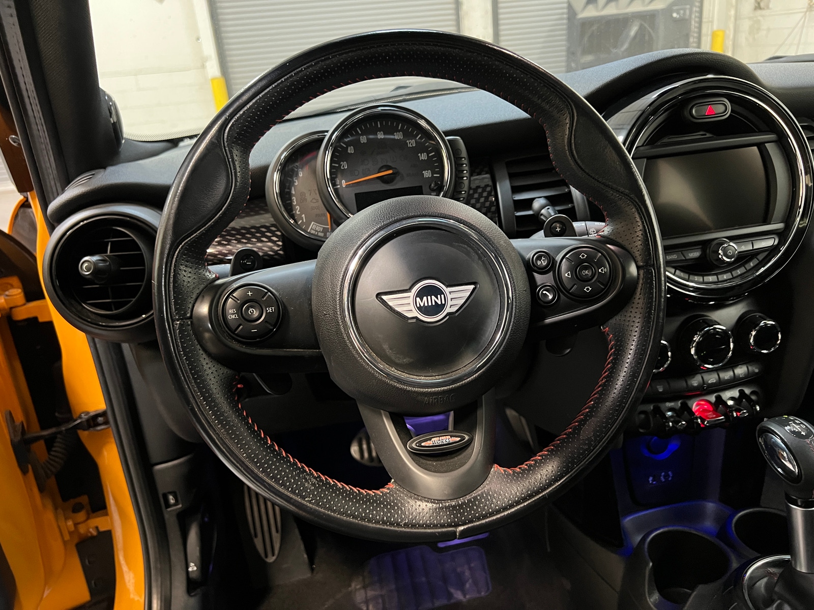 Thumbnail: 2017 MINI Cooper Hardtop - 4