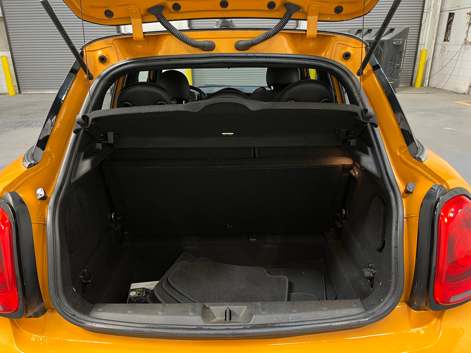 Thumbnail: 2017 MINI Cooper Hardtop - 6