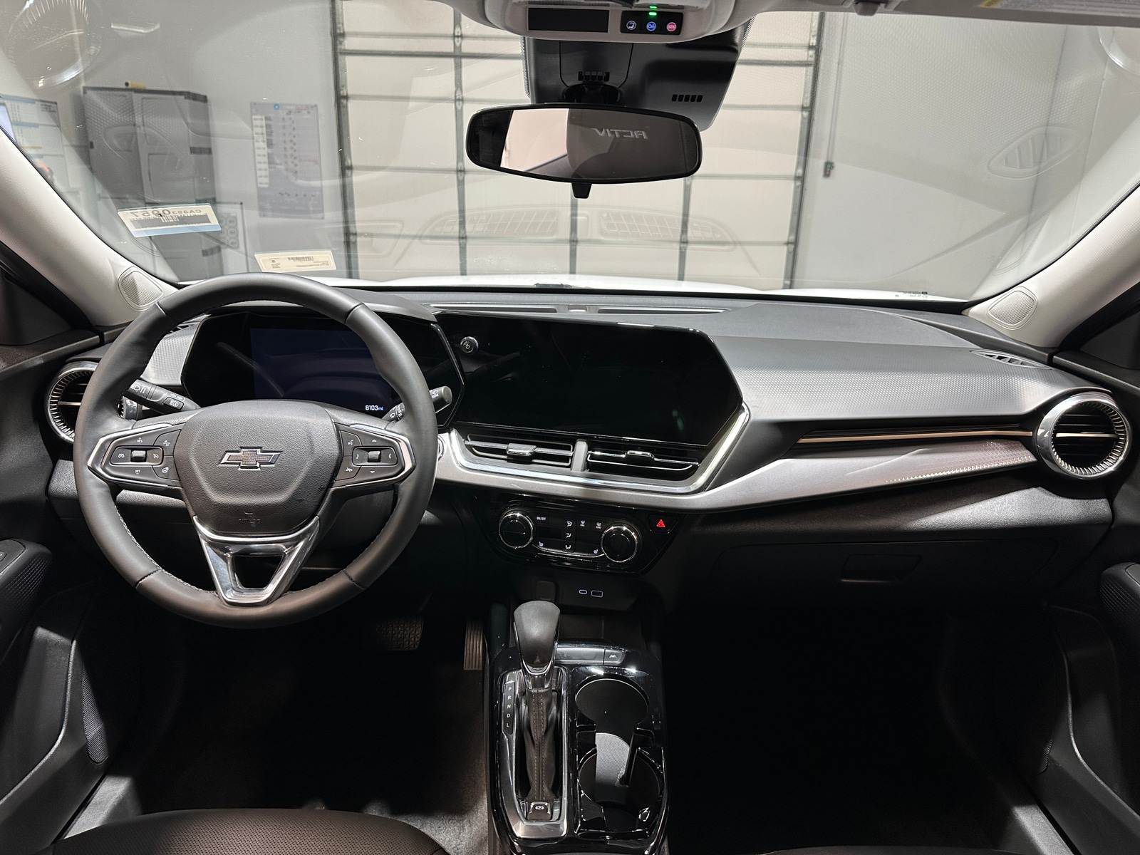 Thumbnail: 2025 Chevrolet Trax - 2