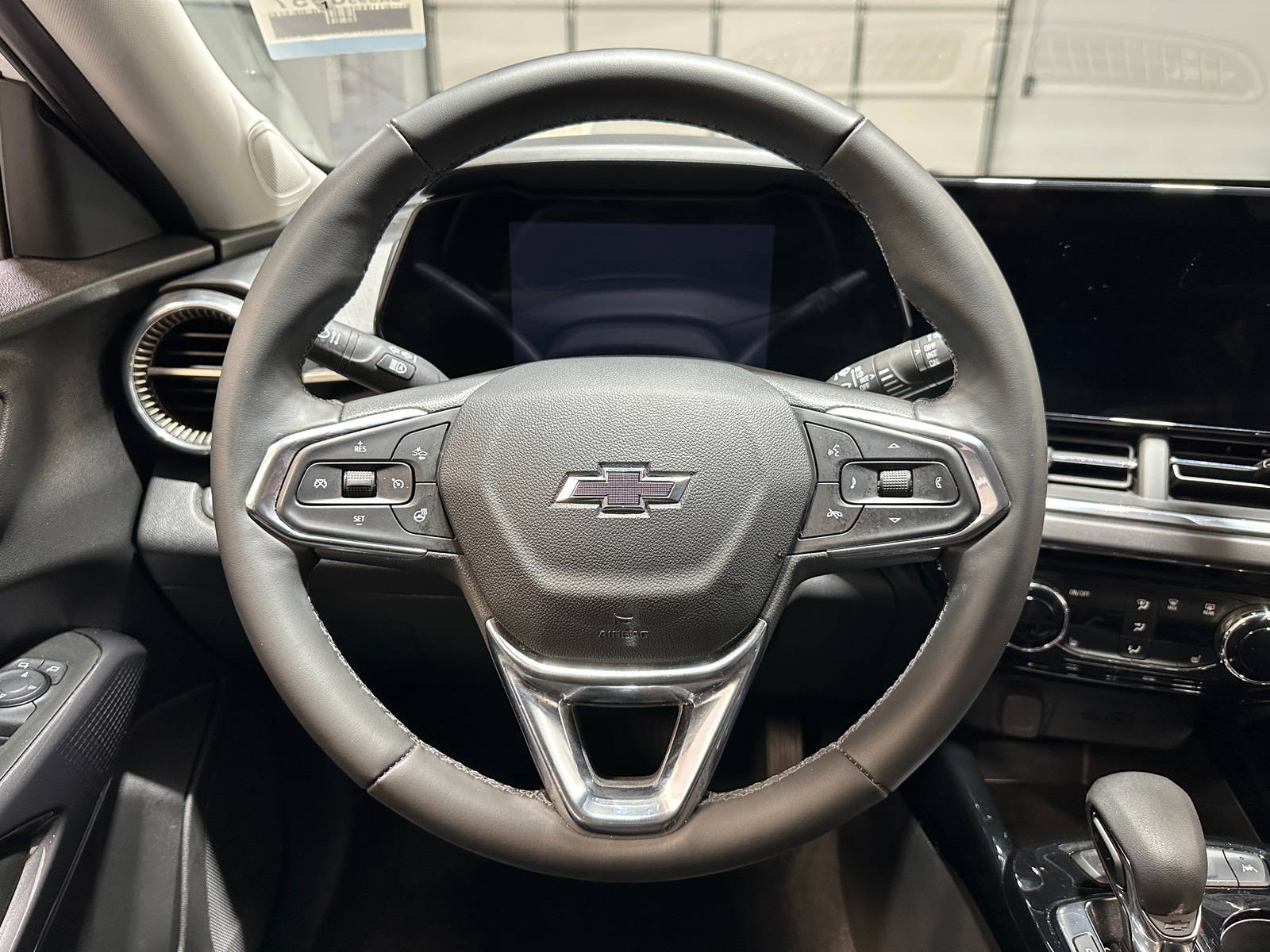 Thumbnail: 2025 Chevrolet Trax - 4