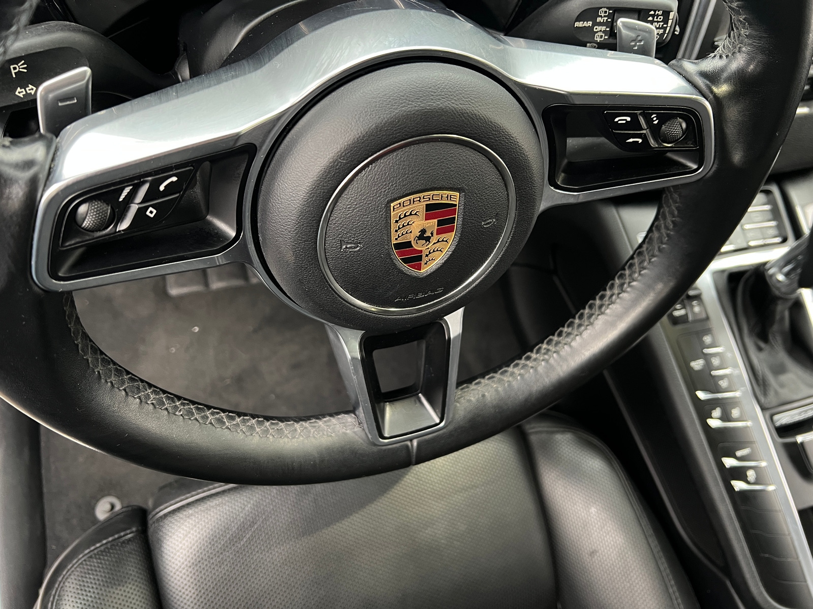 Thumbnail: 2016 Porsche Macan - 4