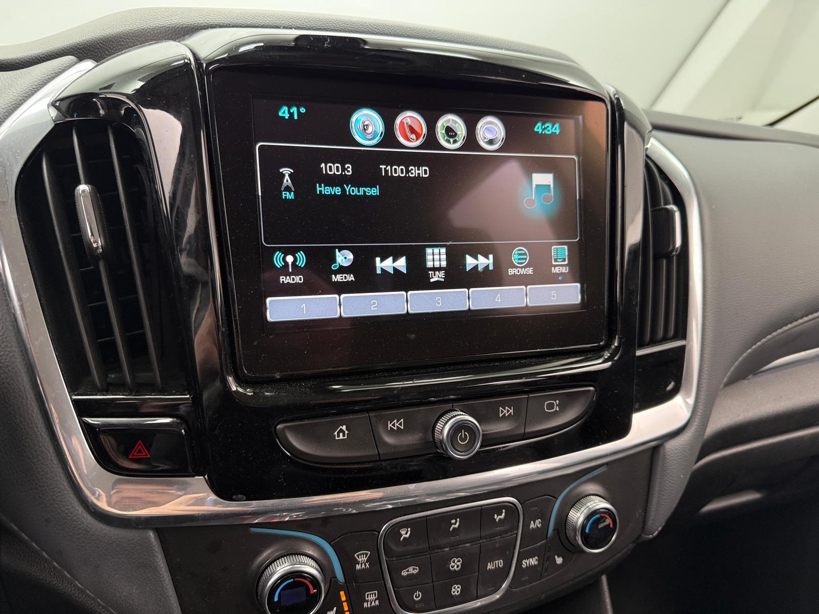 Thumbnail: 2019 Chevrolet Traverse - 3