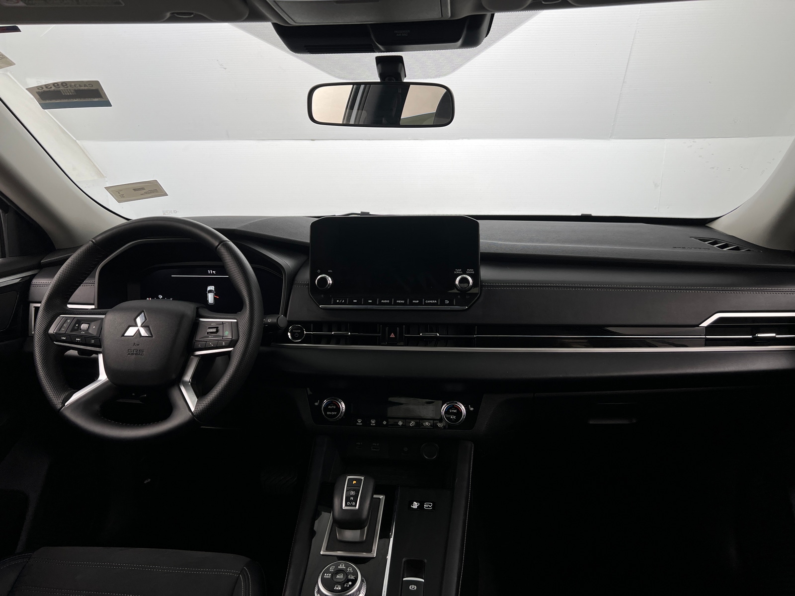 Thumbnail: 2024 Mitsubishi Outlander - 2