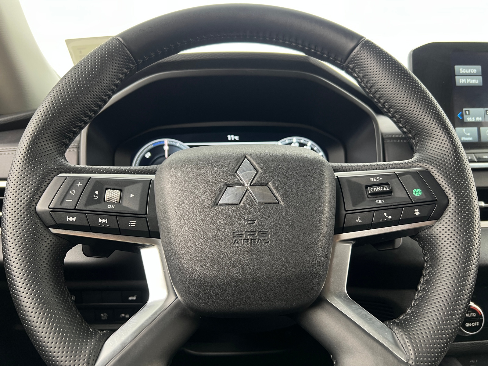 Thumbnail: 2024 Mitsubishi Outlander - 4
