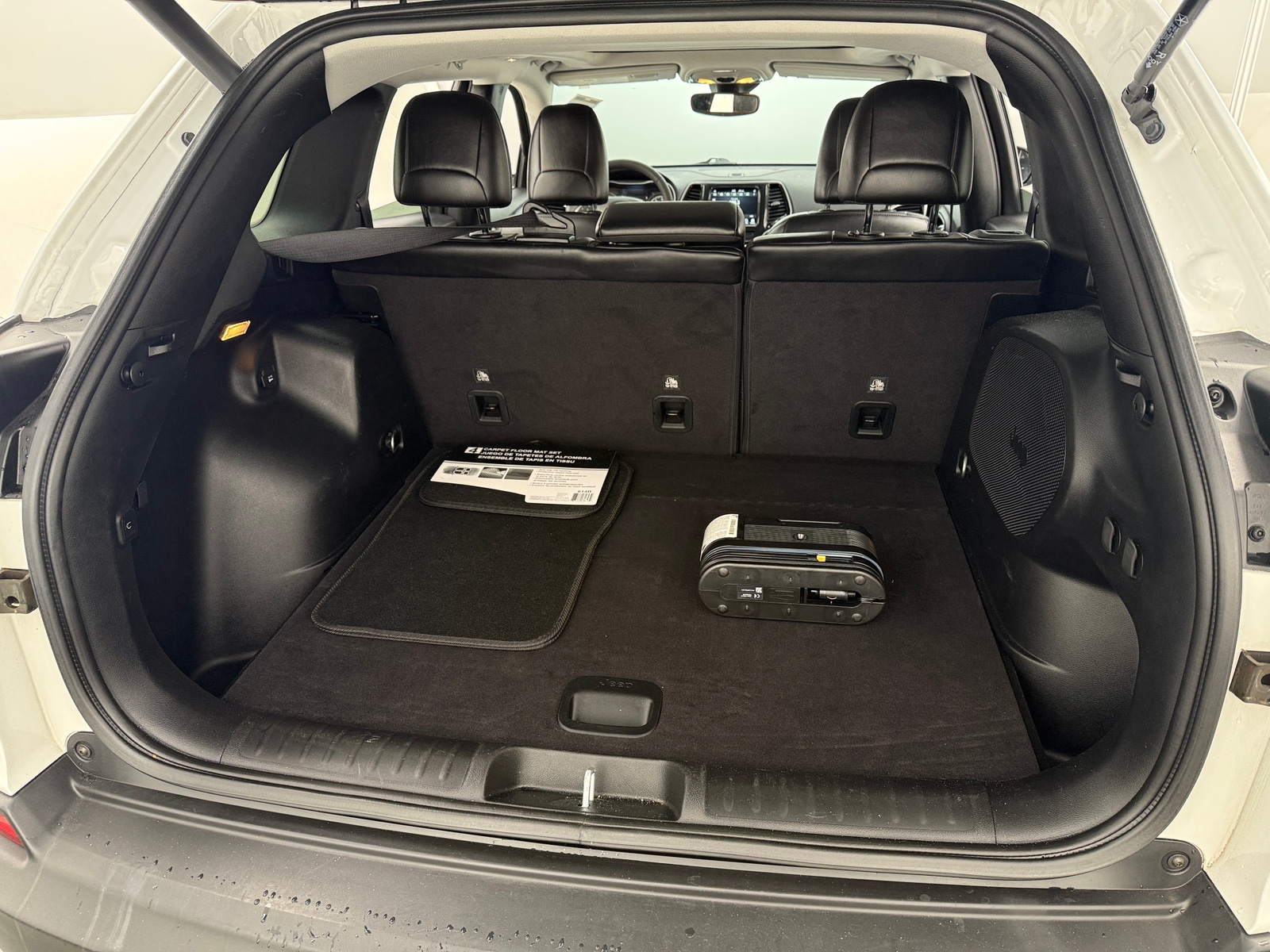 Thumbnail: 2022 Jeep Cherokee - 6