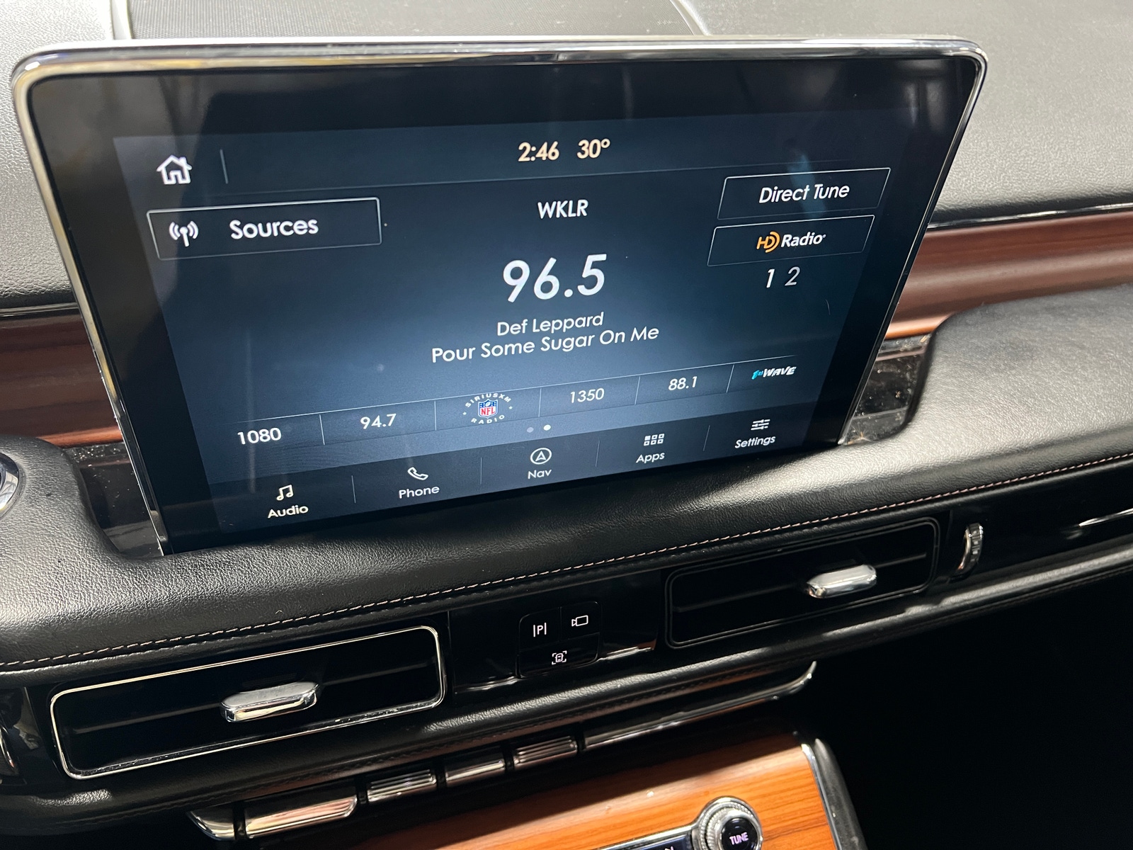 Thumbnail: 2020 Lincoln Aviator - 3