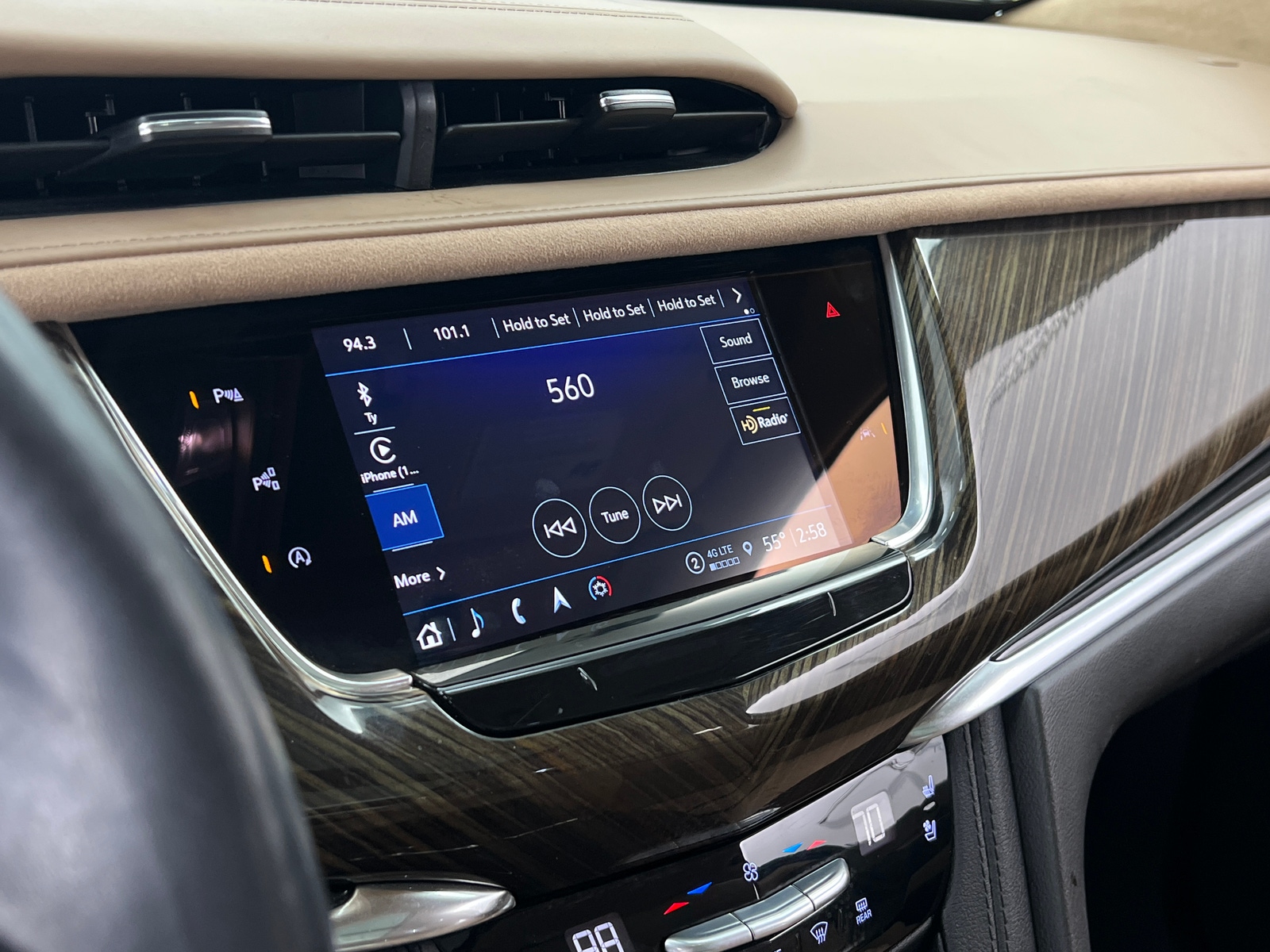 Thumbnail: 2022 Cadillac XT6 - 3