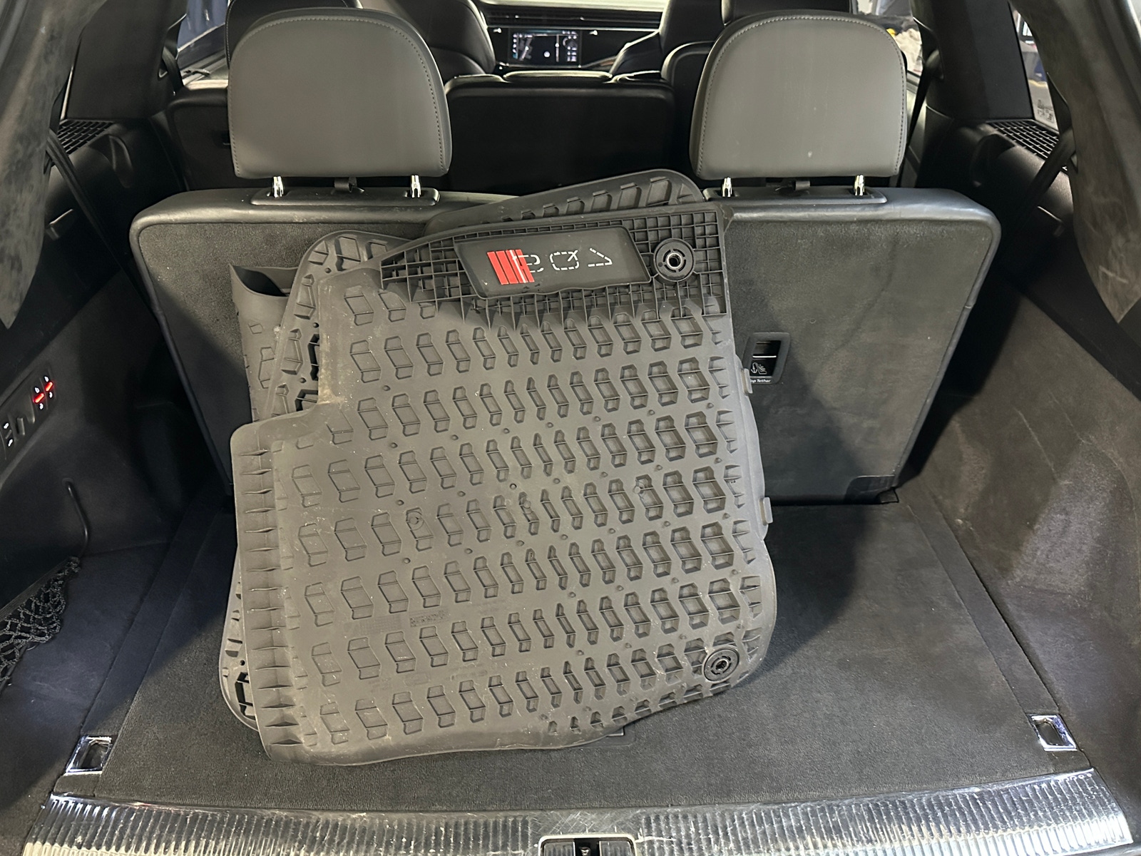 Thumbnail: 2020 Audi SQ7 - 6