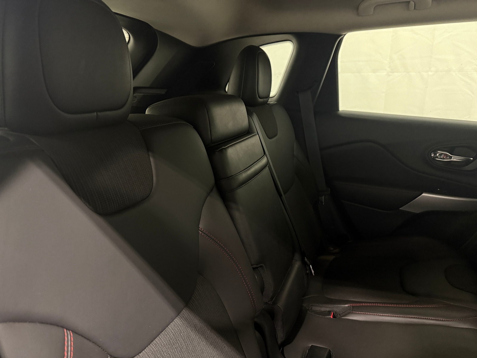 Thumbnail: 2018 Jeep Cherokee - 6