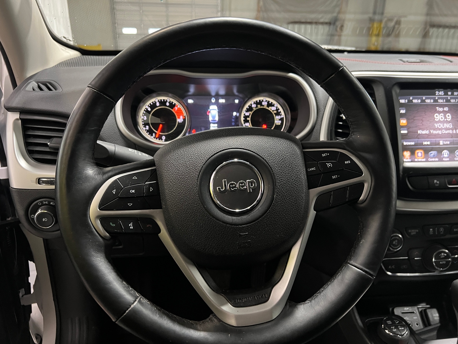 Thumbnail: 2018 Jeep Cherokee - 5