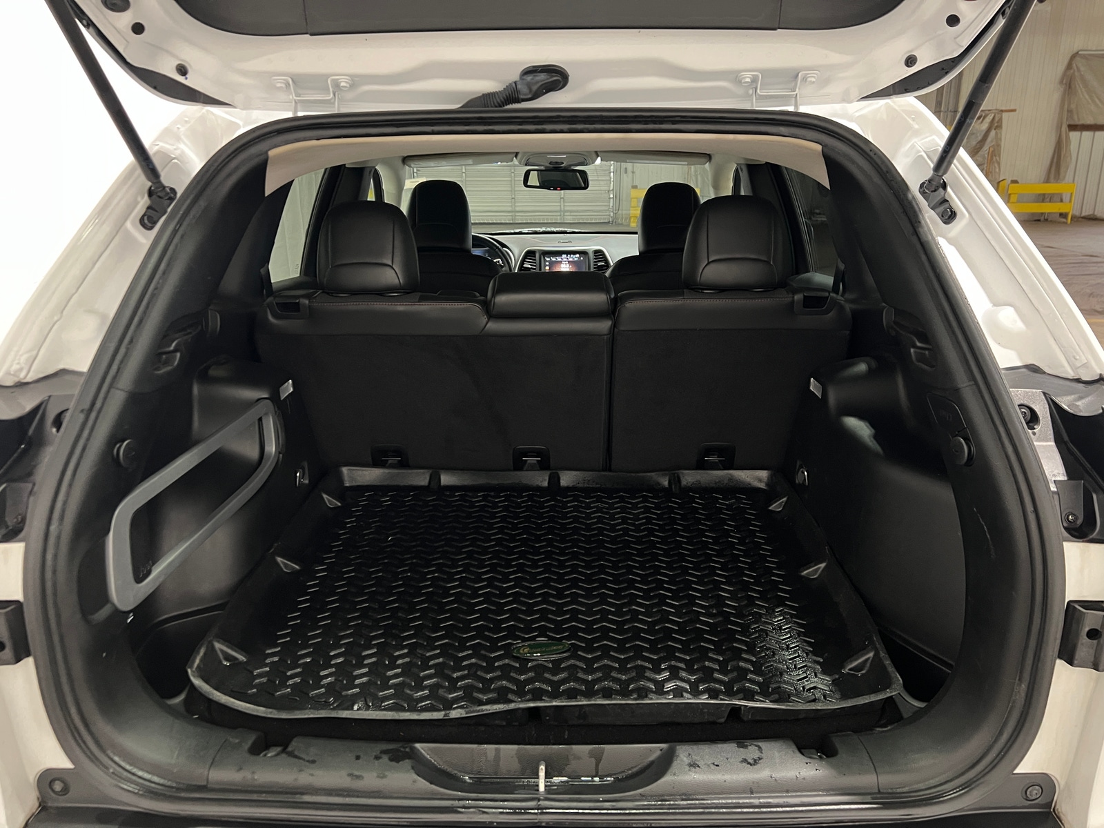 Thumbnail: 2018 Jeep Cherokee - 7