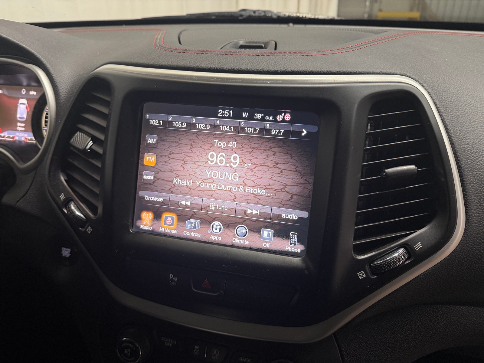 Thumbnail: 2018 Jeep Cherokee - 4