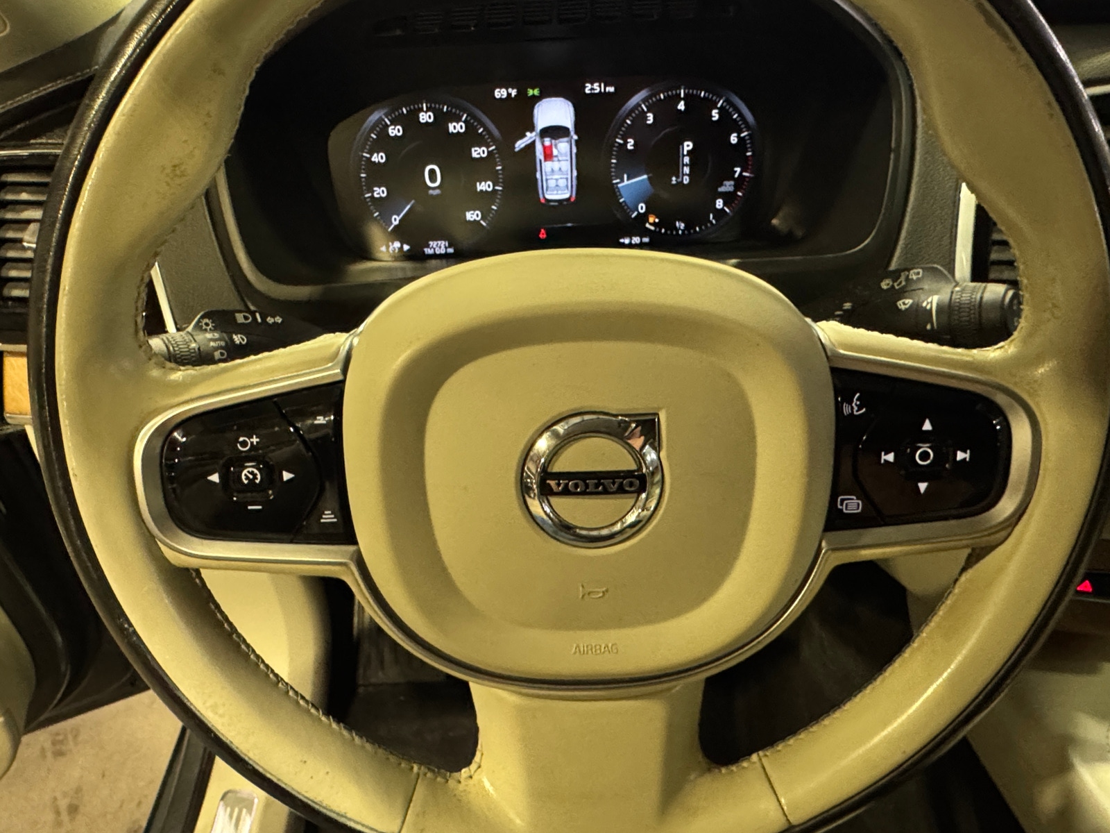 Thumbnail: 2019 Volvo XC90 - 4