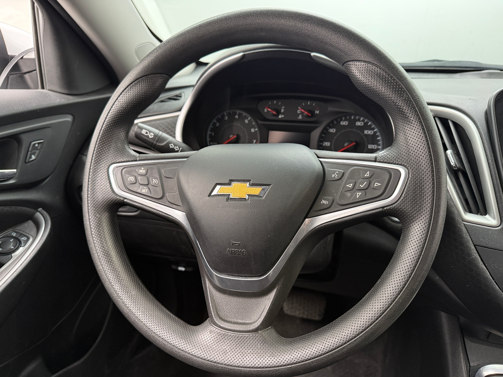 Thumbnail: 2022 Chevrolet Malibu - 5