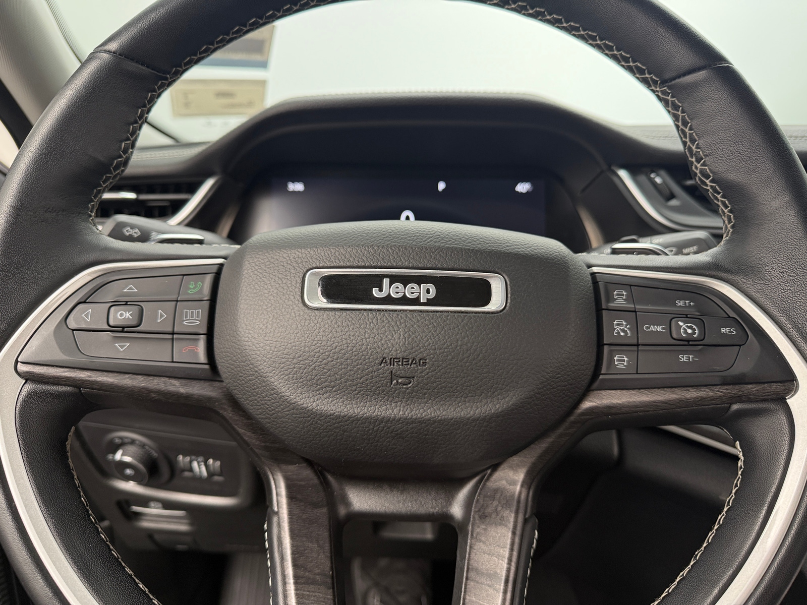 Thumbnail: 2022 Jeep Grand Cherokee L - 4