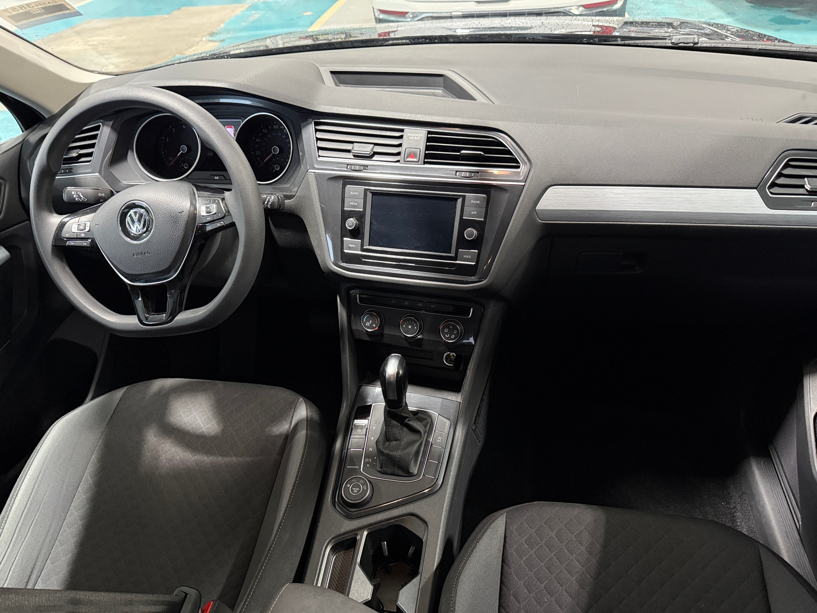 Thumbnail: 2020 Volkswagen Tiguan - 3