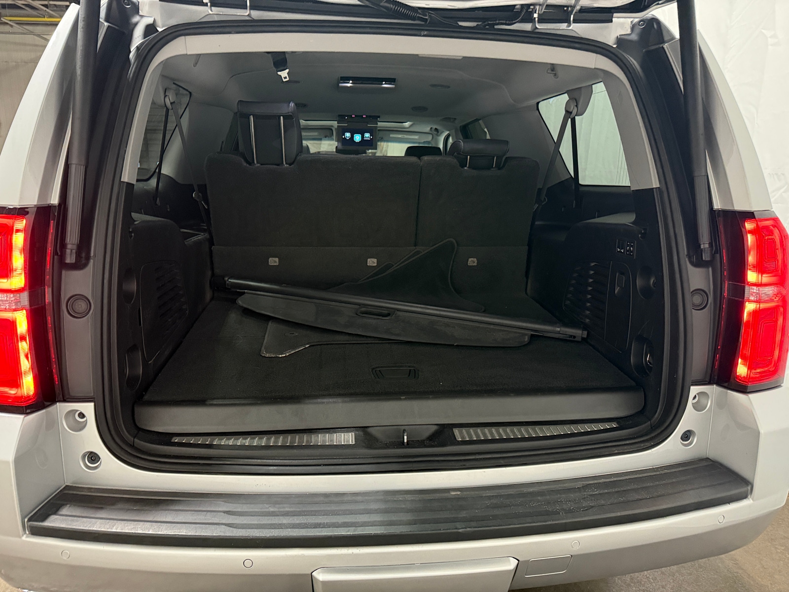 Thumbnail: 2019 Chevrolet Suburban - 6