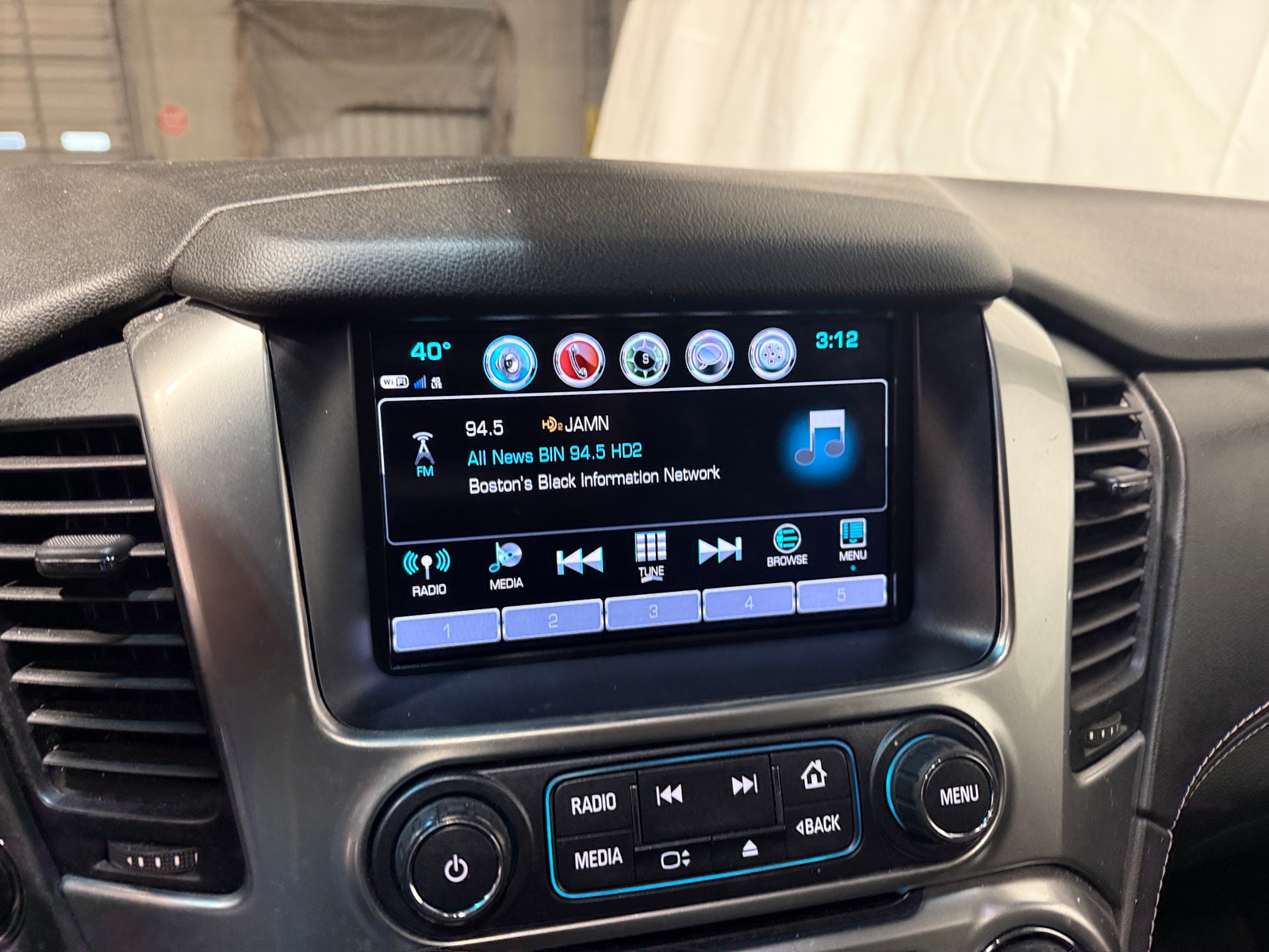 Thumbnail: 2019 Chevrolet Suburban - 3