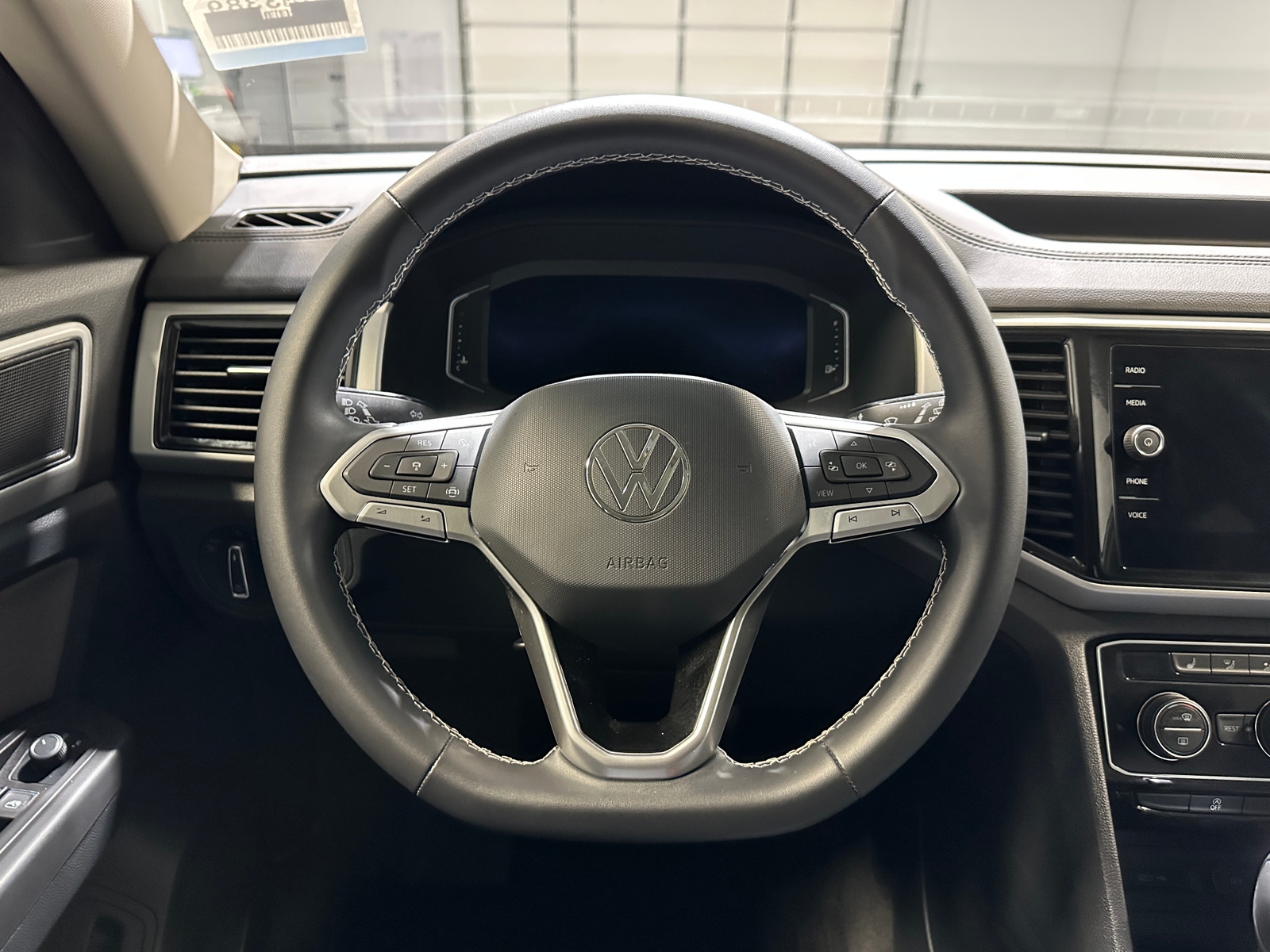 Thumbnail: 2022 Volkswagen Atlas - 4