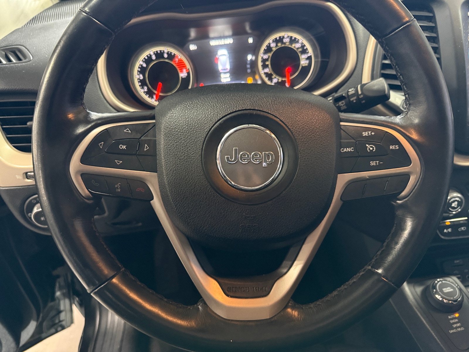 Thumbnail: 2016 Jeep Cherokee - 4