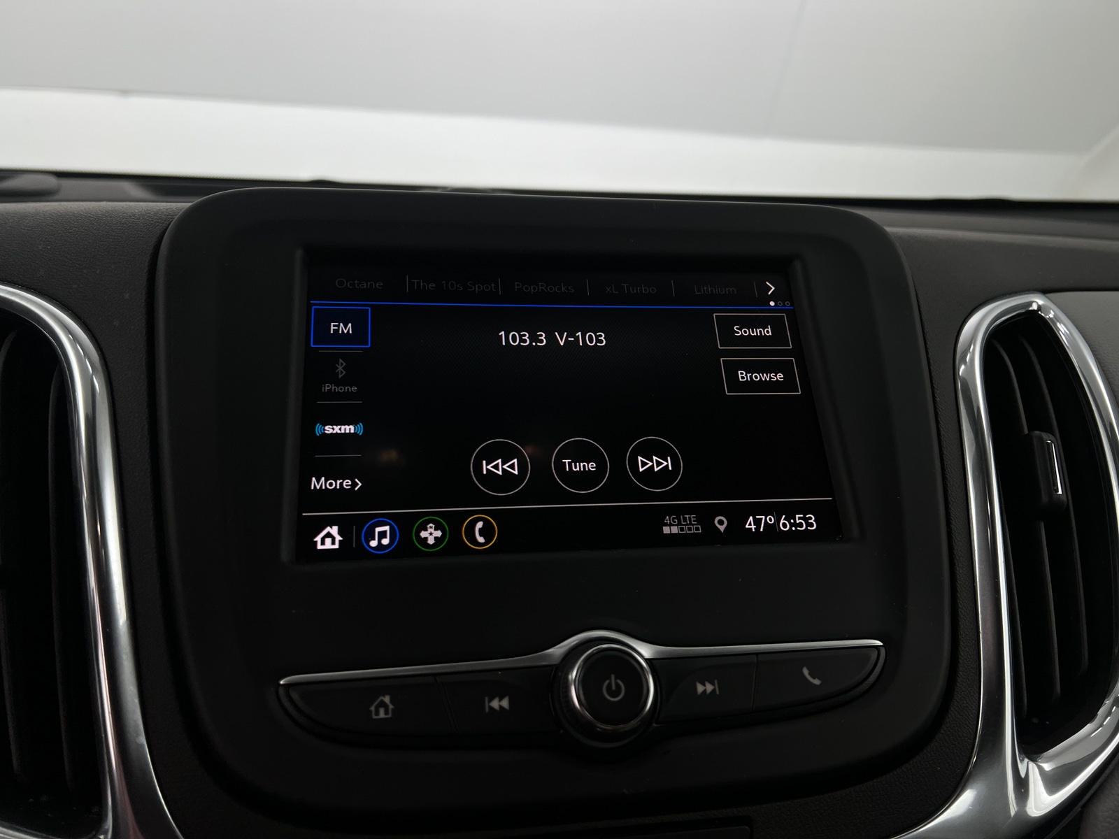 Thumbnail: 2020 Chevrolet Equinox - 4