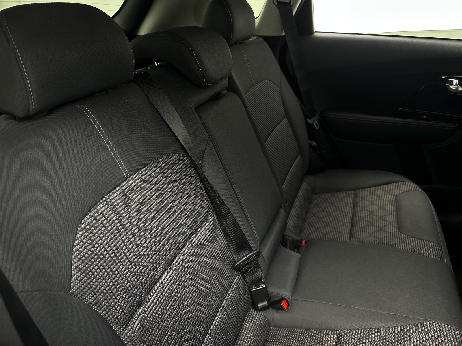 Thumbnail: 2022 Kia Niro - 6