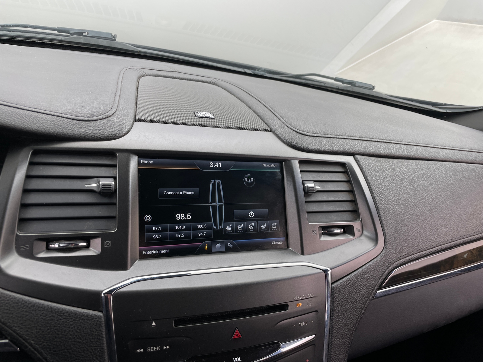 Thumbnail: 2015 Lincoln MKS - 3