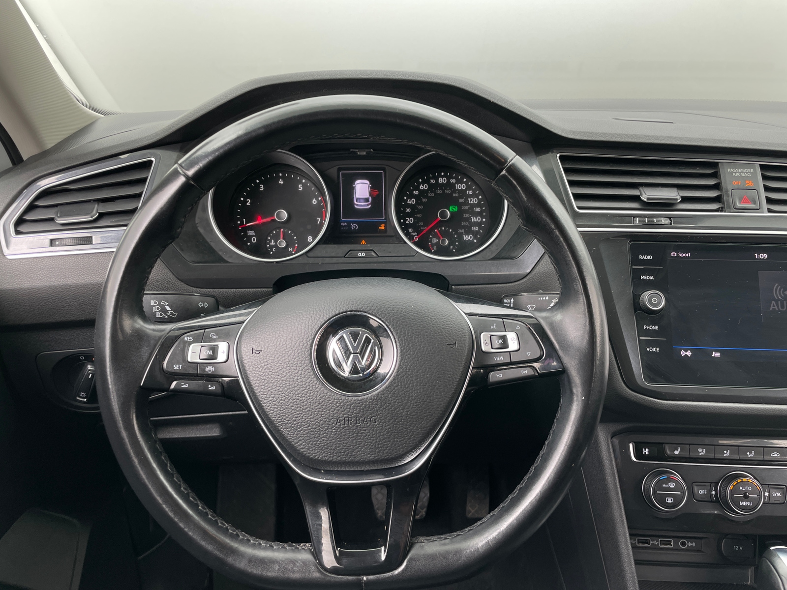 Thumbnail: 2019 Volkswagen Tiguan - 4