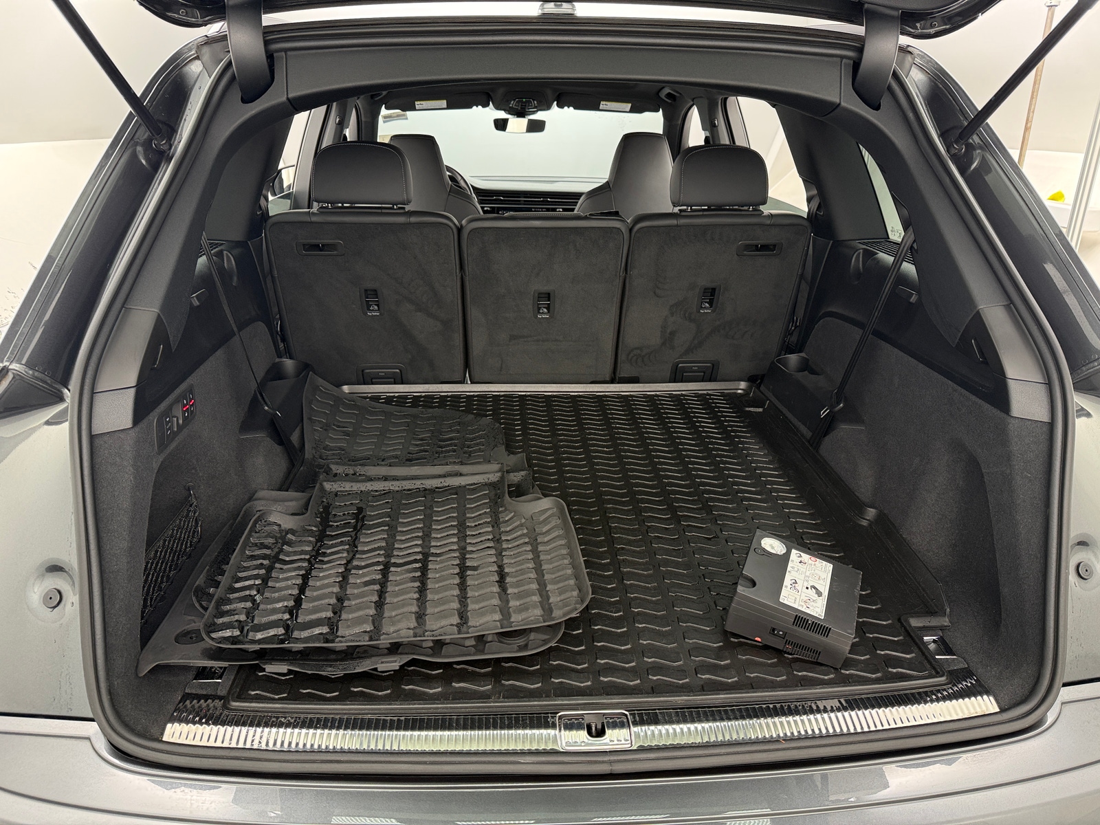 Thumbnail: 2021 Audi SQ7 - 6