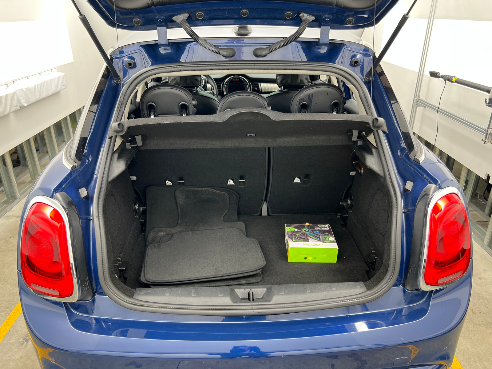 Thumbnail: 2016 MINI Cooper Hardtop - 6