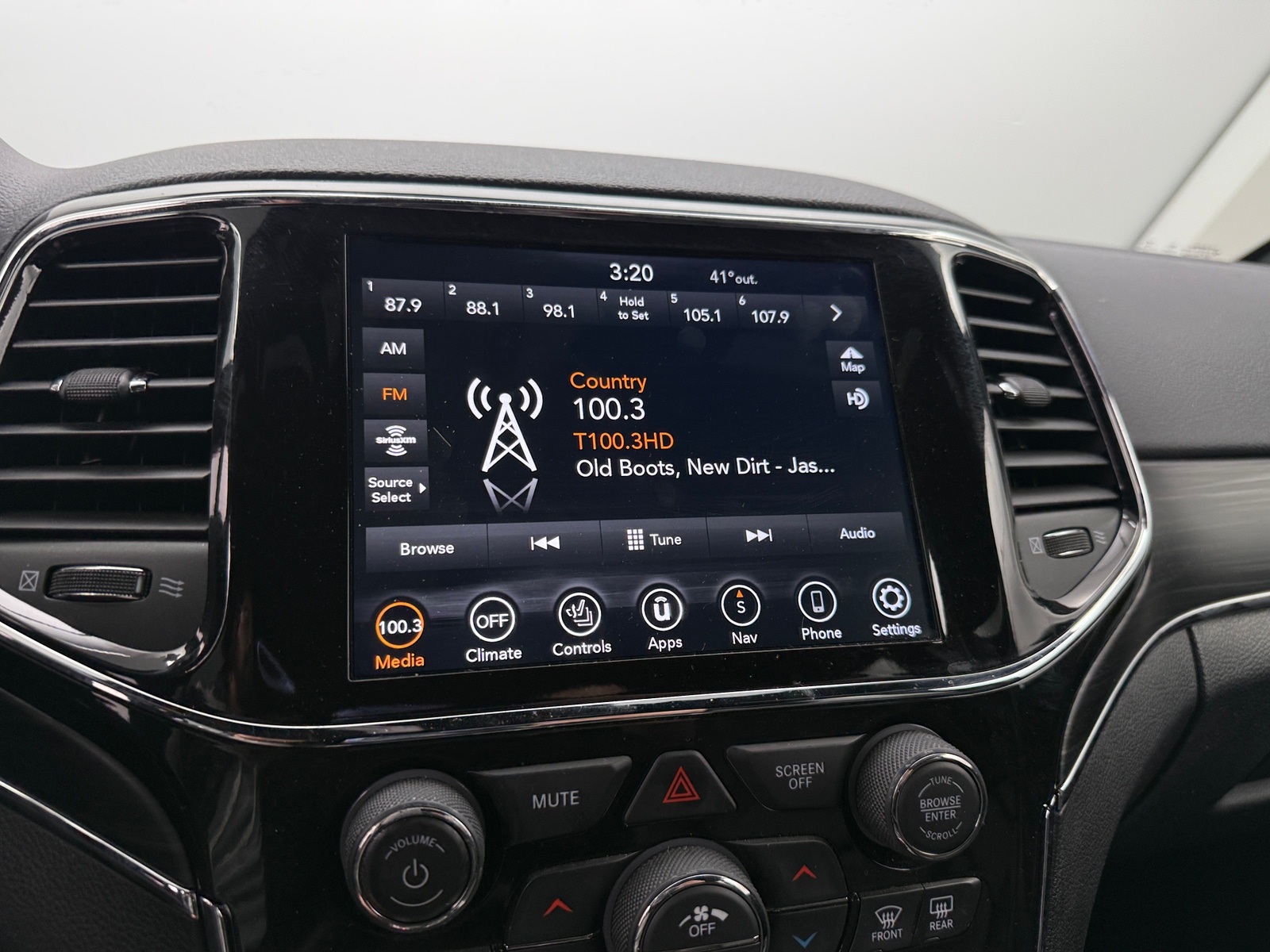 Thumbnail: 2021 Jeep Grand Cherokee - 3