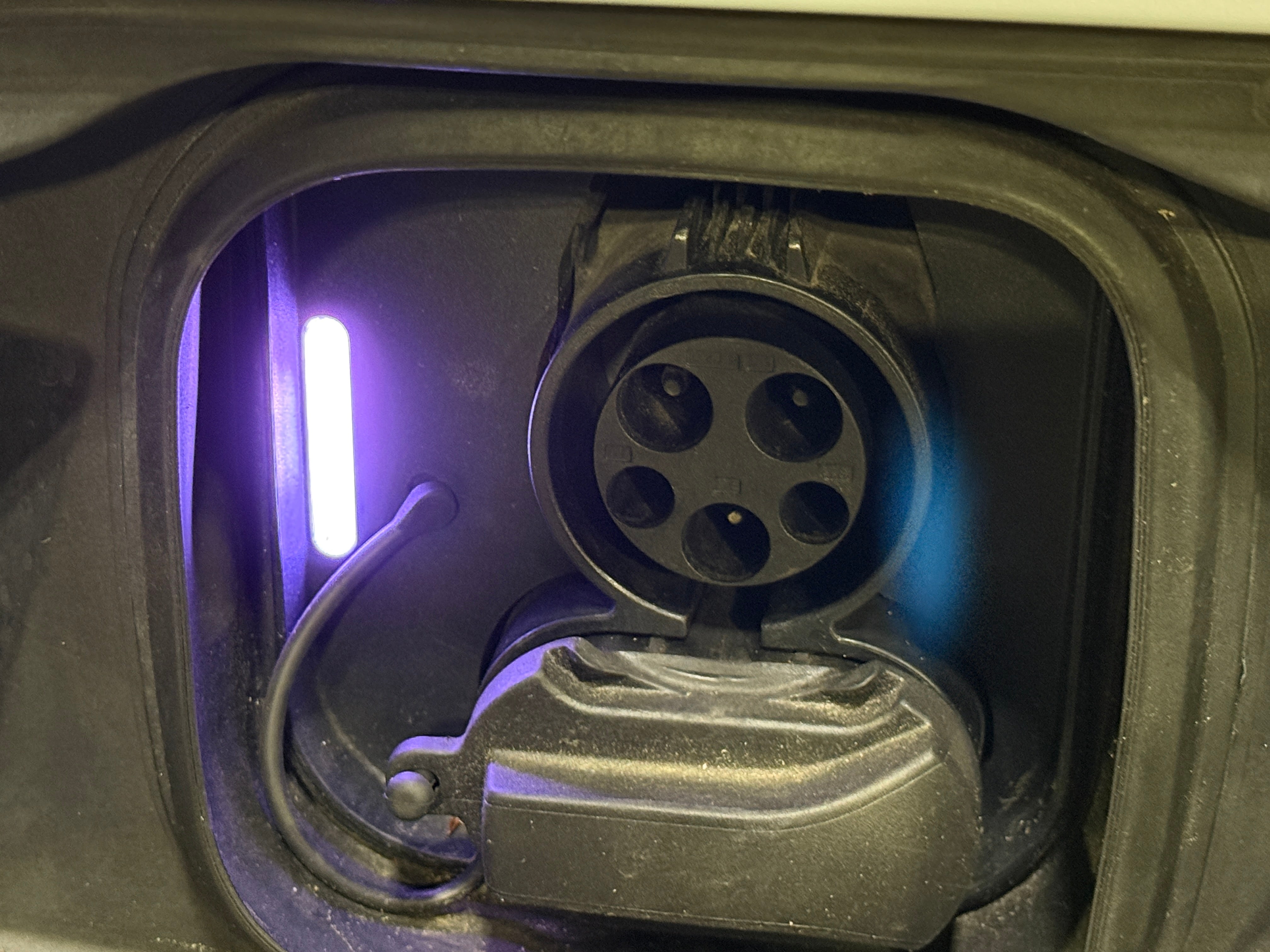 Used 2022 Volvo XC40 Ultimate with VIN YV4ED3UBXN2692865 for sale in Oak Creek, WI