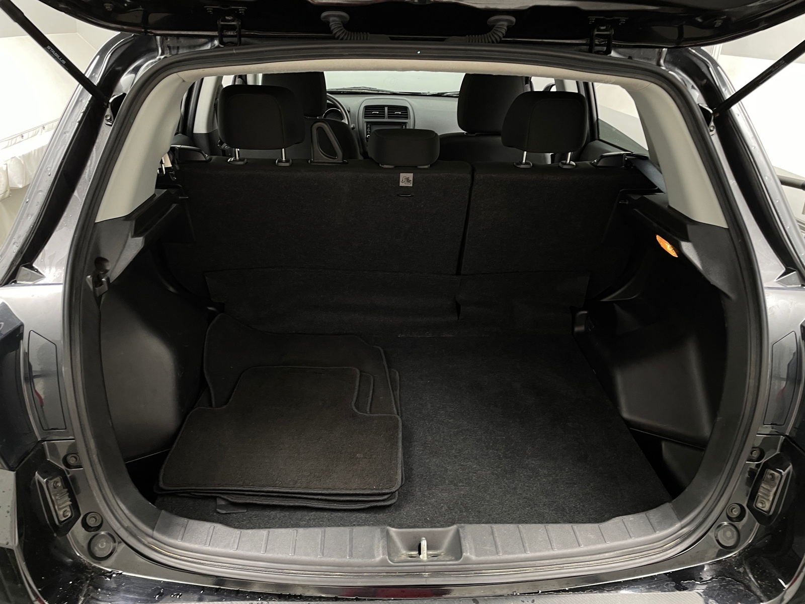 Thumbnail: 2023 Mitsubishi Outlander Sport - 7