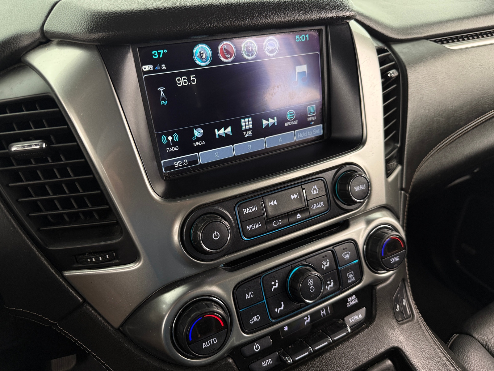 Thumbnail: 2019 Chevrolet Tahoe - 3