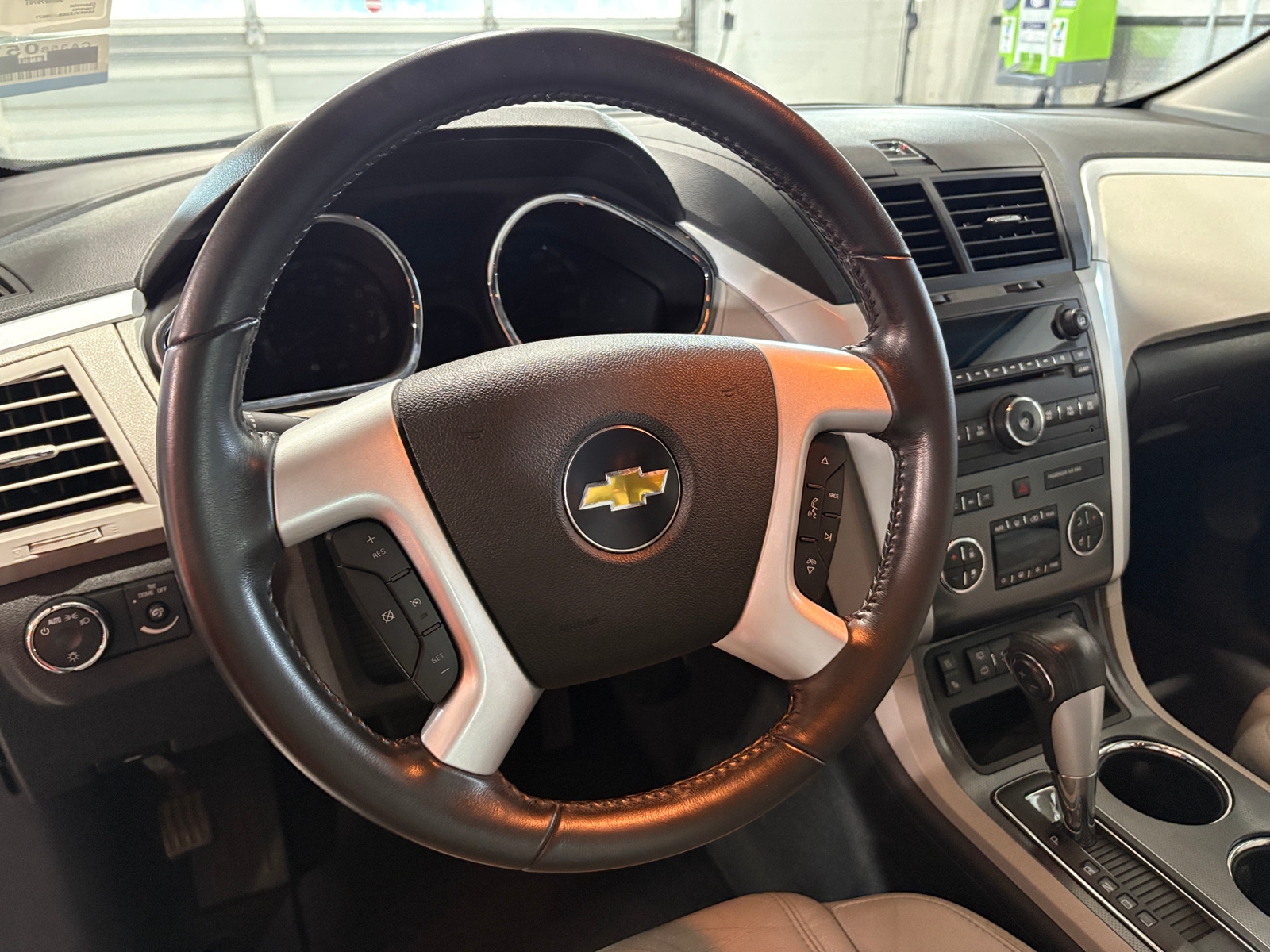 Thumbnail: 2011 Chevrolet Traverse - 4