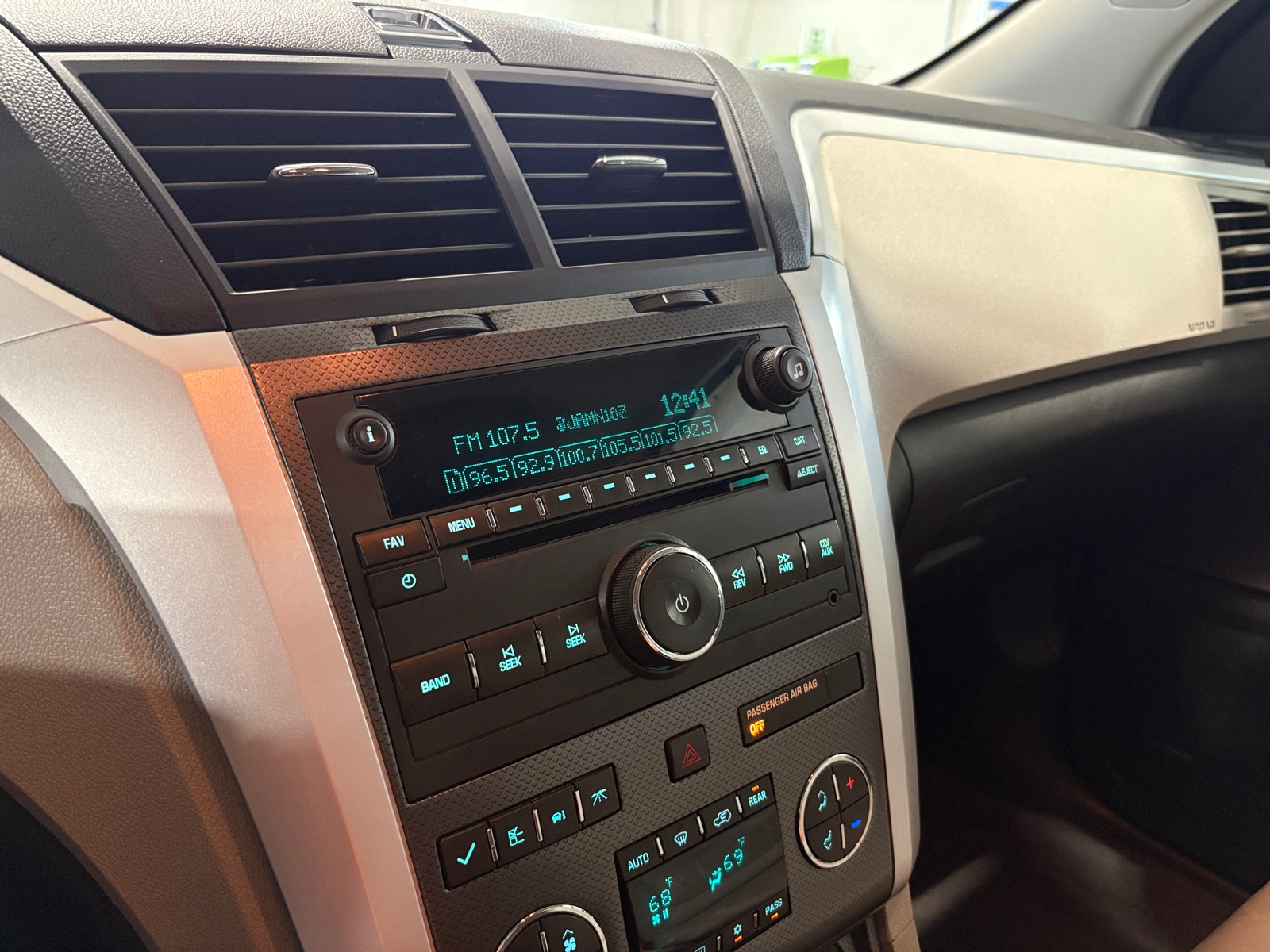 Thumbnail: 2011 Chevrolet Traverse - 3