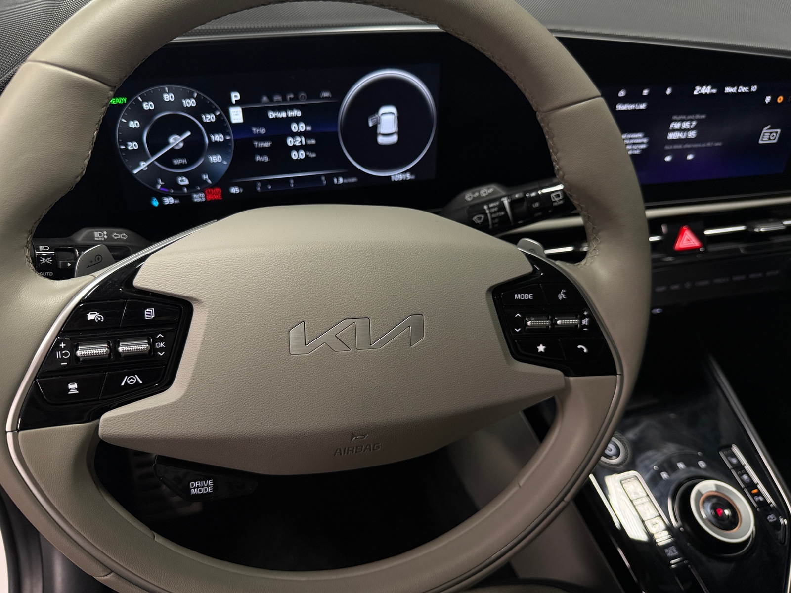 Thumbnail: 2023 Kia Niro - 4