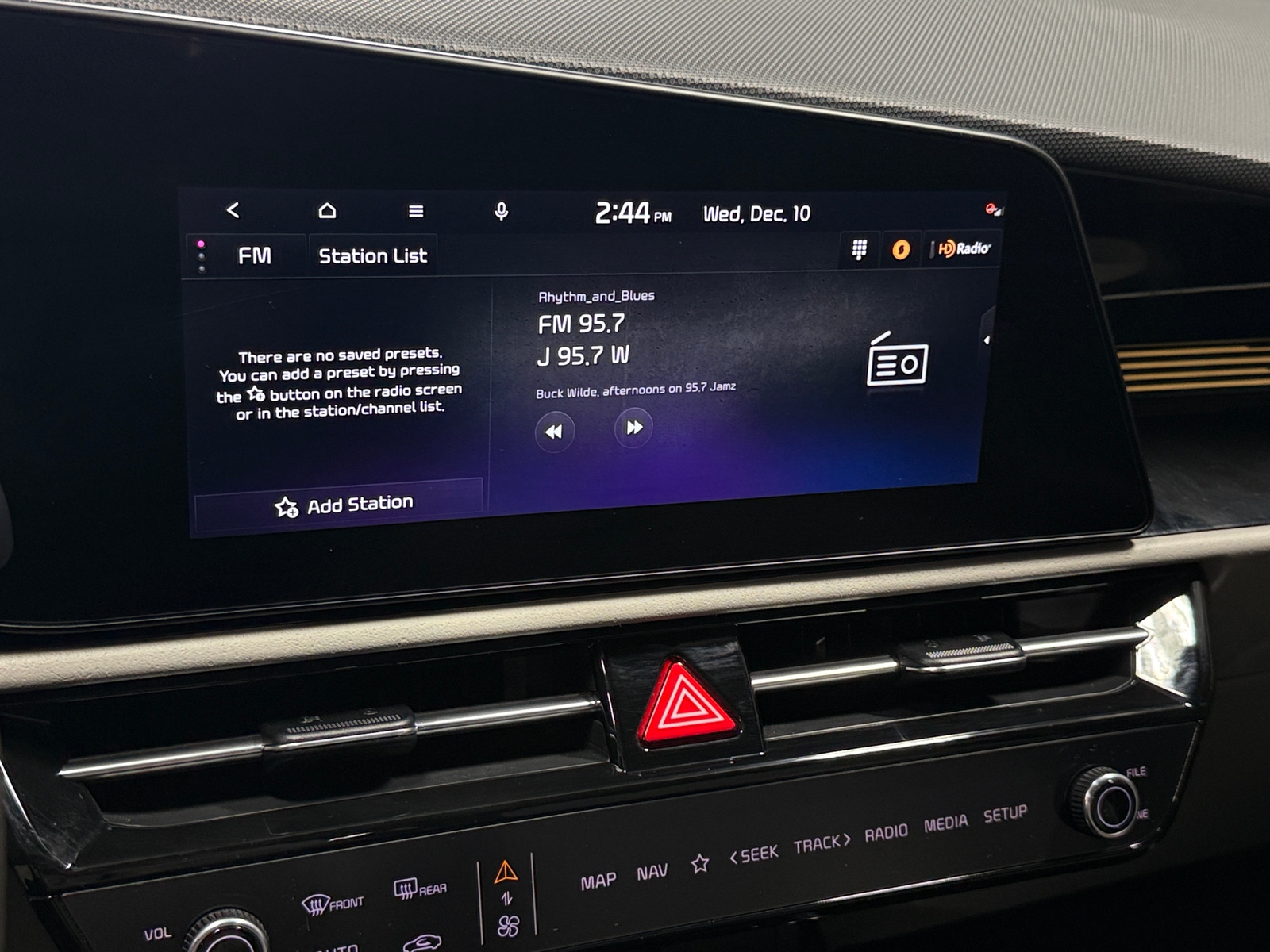 Thumbnail: 2023 Kia Niro - 3