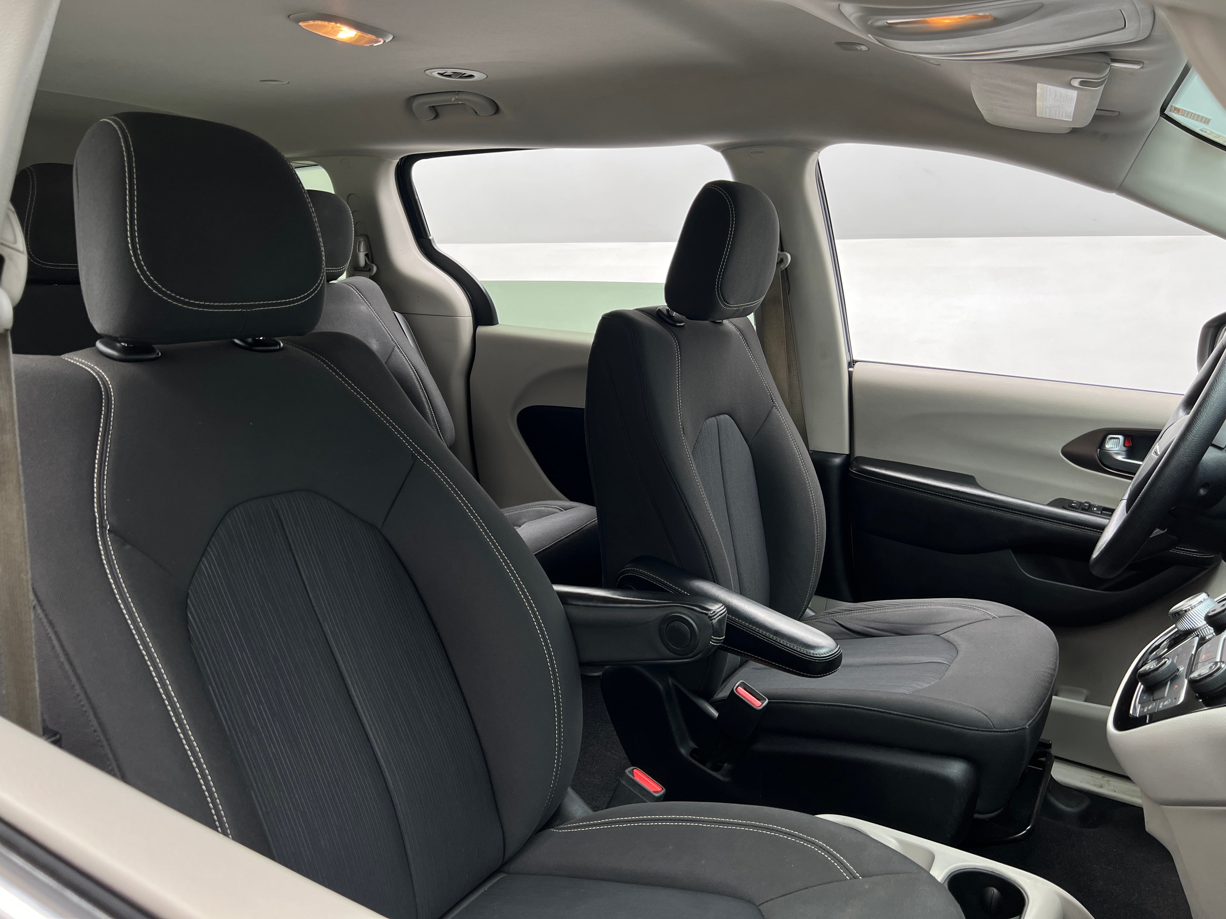 2020 Chrysler Voyager