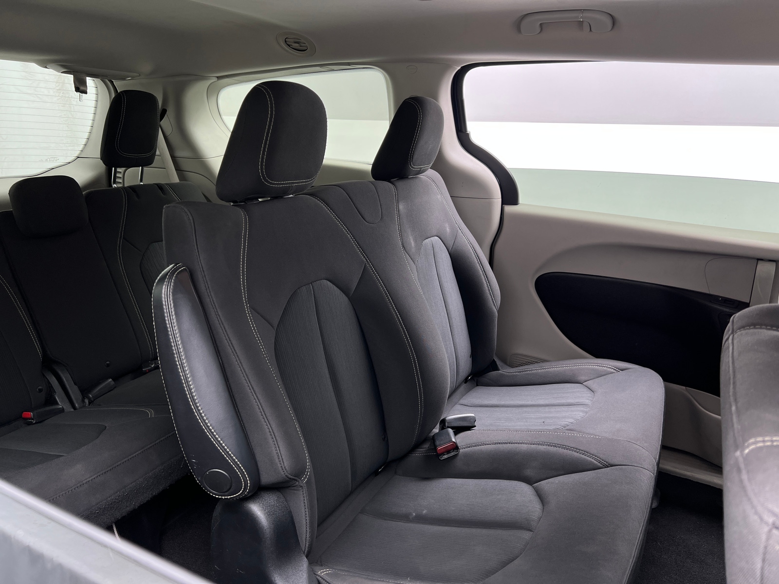 Thumbnail: 2020 Chrysler Voyager - 6