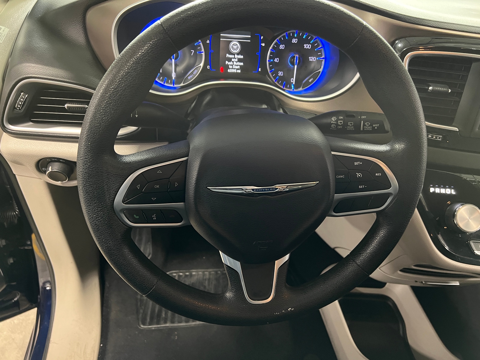 Thumbnail: 2020 Chrysler Voyager - 5