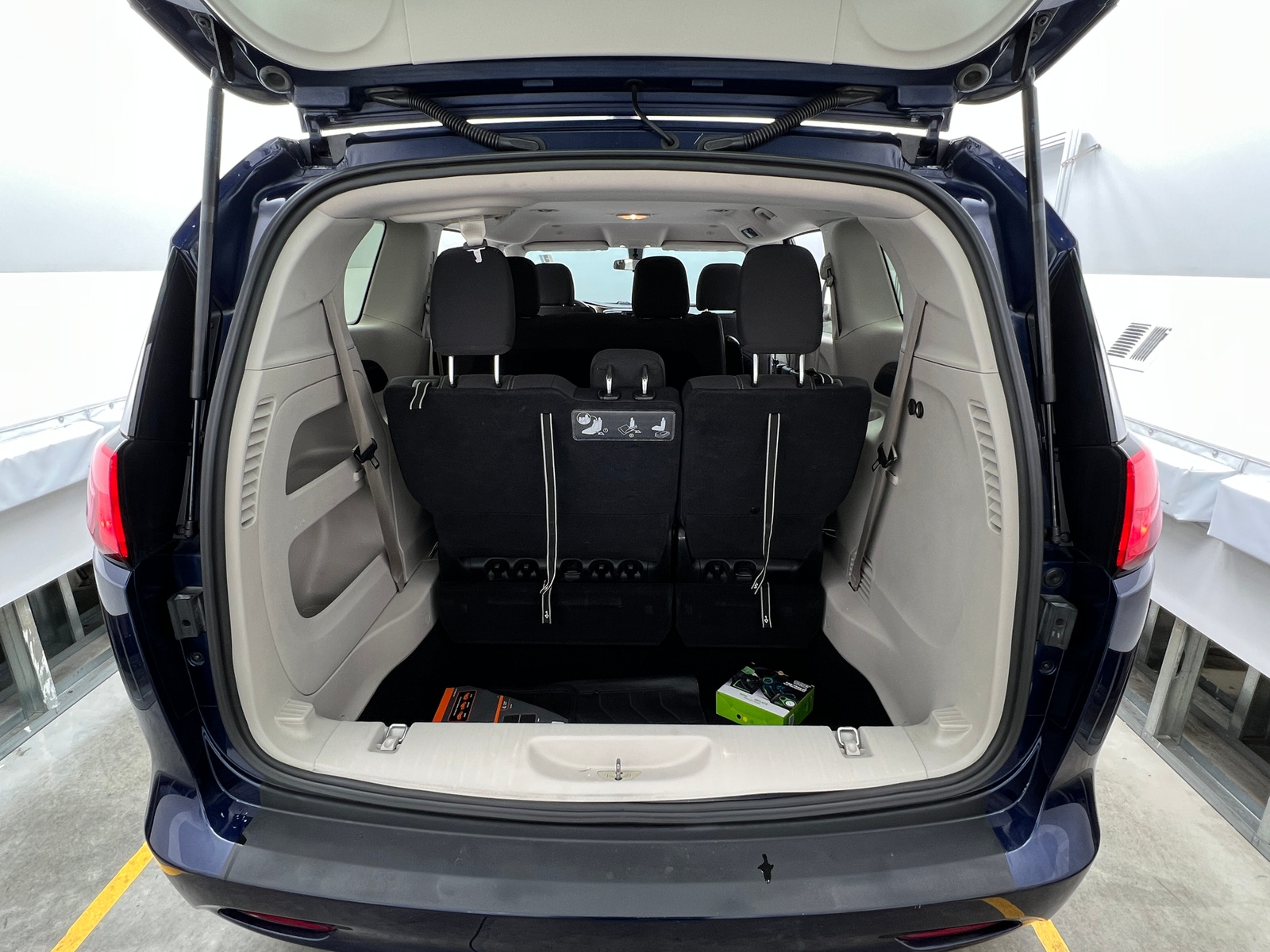 Thumbnail: 2020 Chrysler Voyager - 7