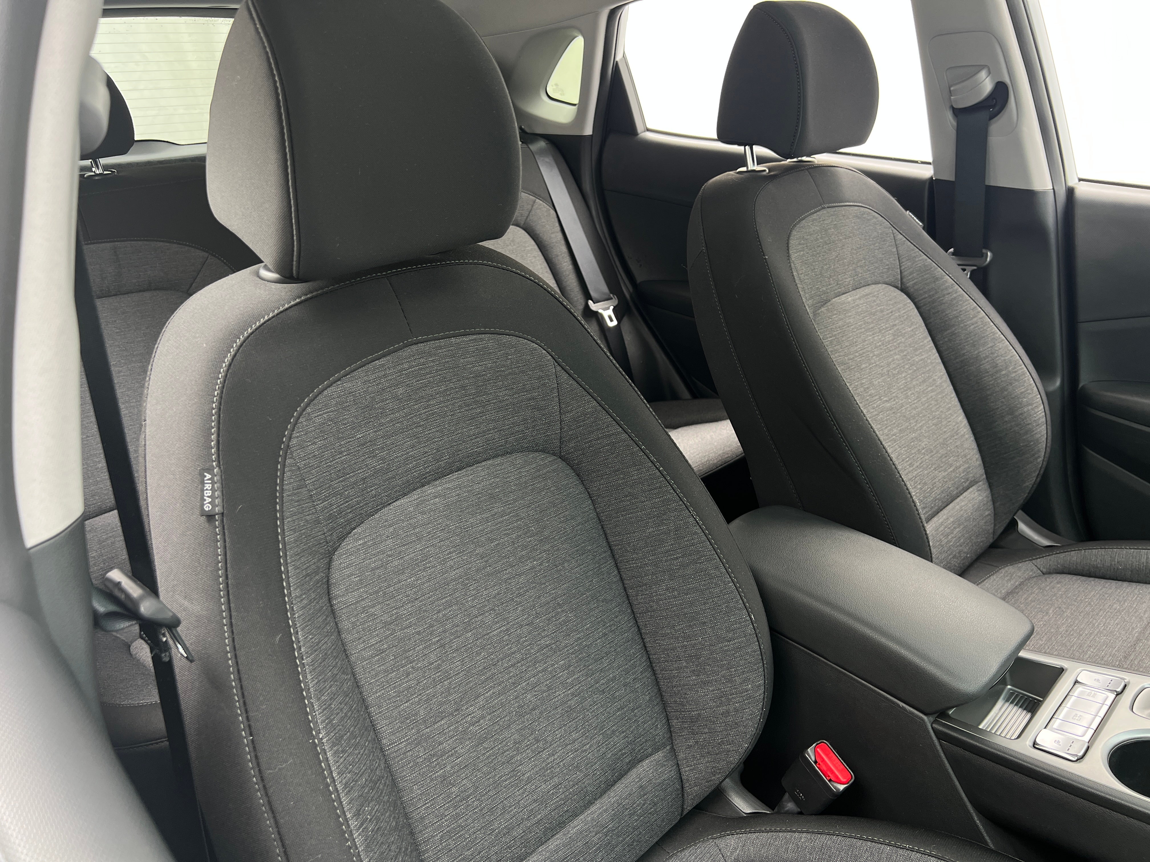 Used 2022 Hyundai Kona EV SEL with VIN KM8K33AG3NU158986 for sale in Oak Creek, WI