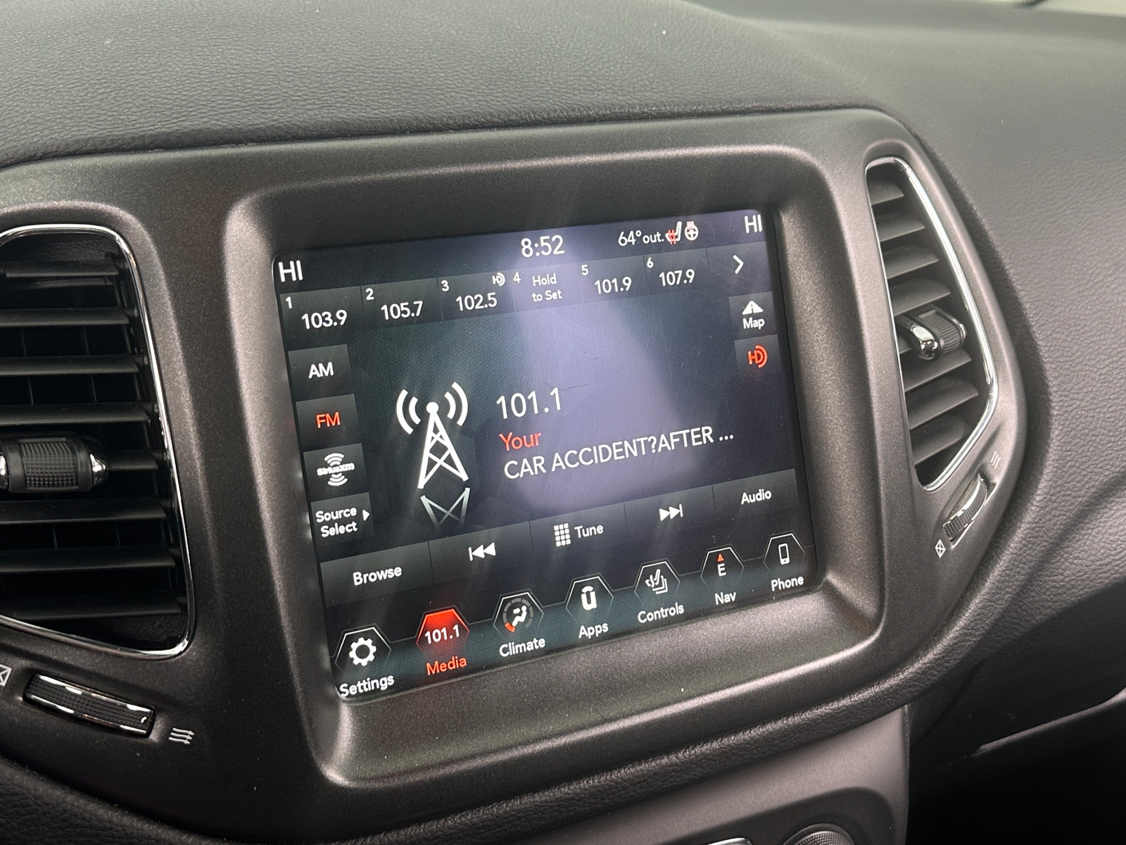 Thumbnail: 2018 Jeep Compass - 3